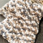 close up of finished chunky blanket pattern