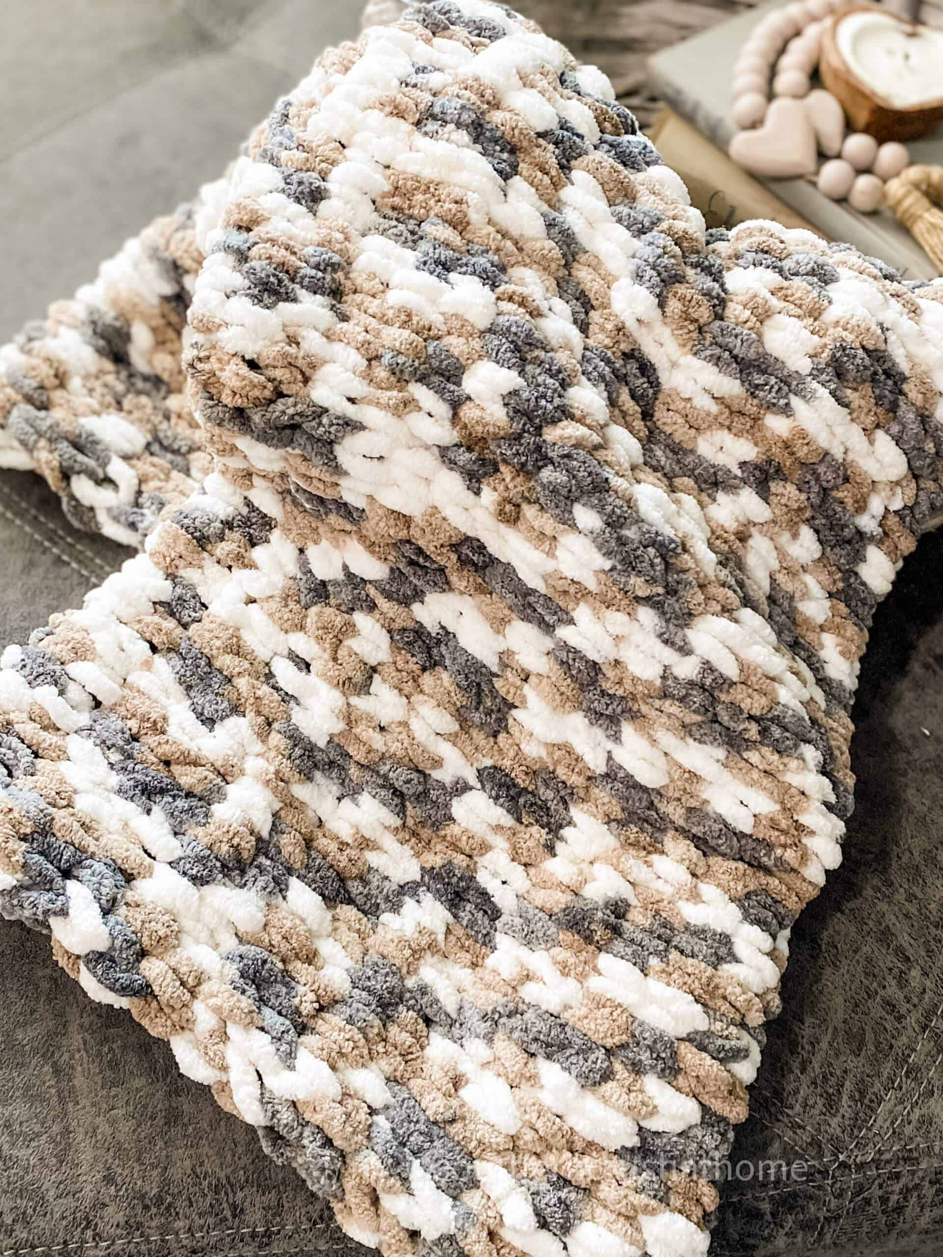 Easy DIY Hand Knit Blanket Tutorial with Chunky Yarn 