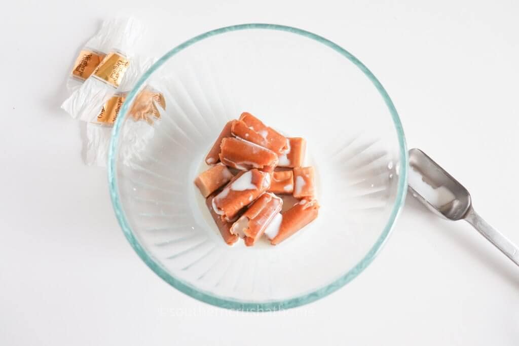 adding caramel to cookies