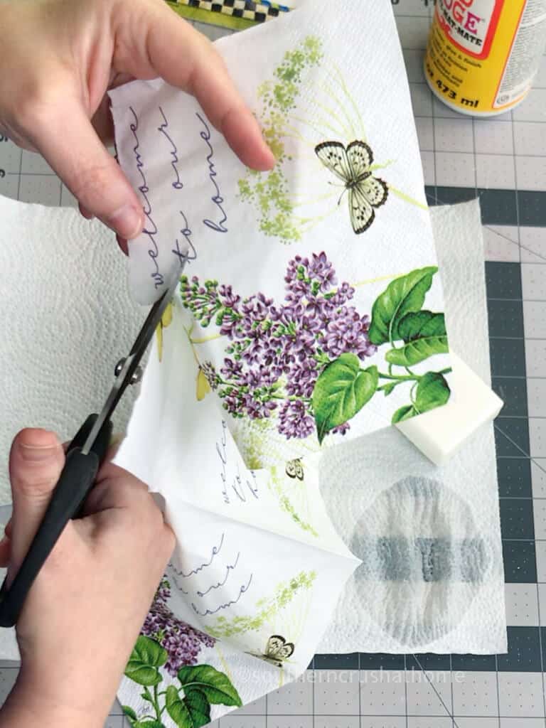 trimming the decorative napkin wording