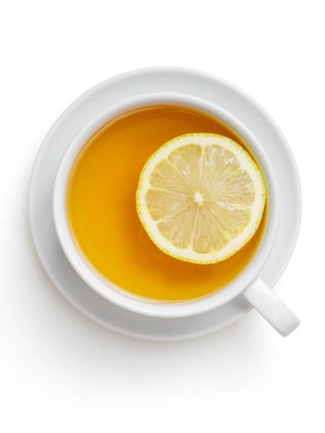 lemon slice in hot tea