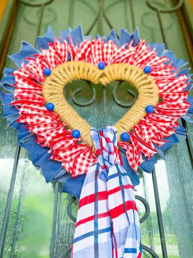 Easy Patriotic Summer Wreath (using Dollar Tree Badminton Rackets)