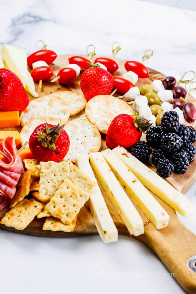 fruit crackers and chesses ready for jarcuterie