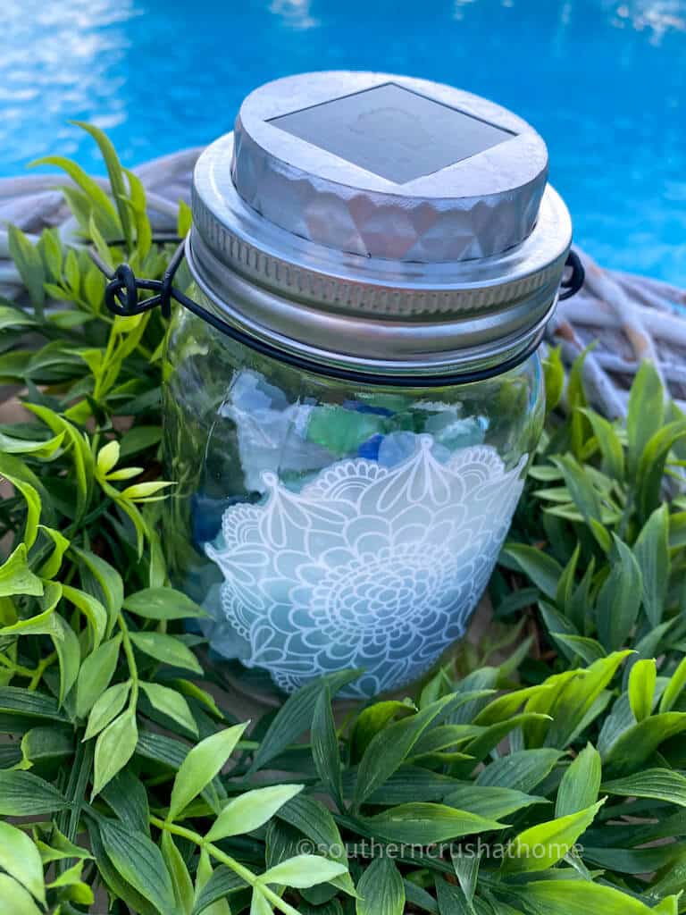 table wreath with patriotic solar light picture