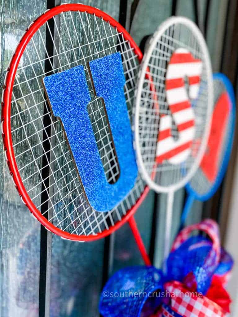 Easy Patriotic Summer Wreath (using Dollar Tree Badminton Rackets)