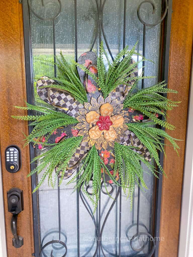 flip flop wreath on door