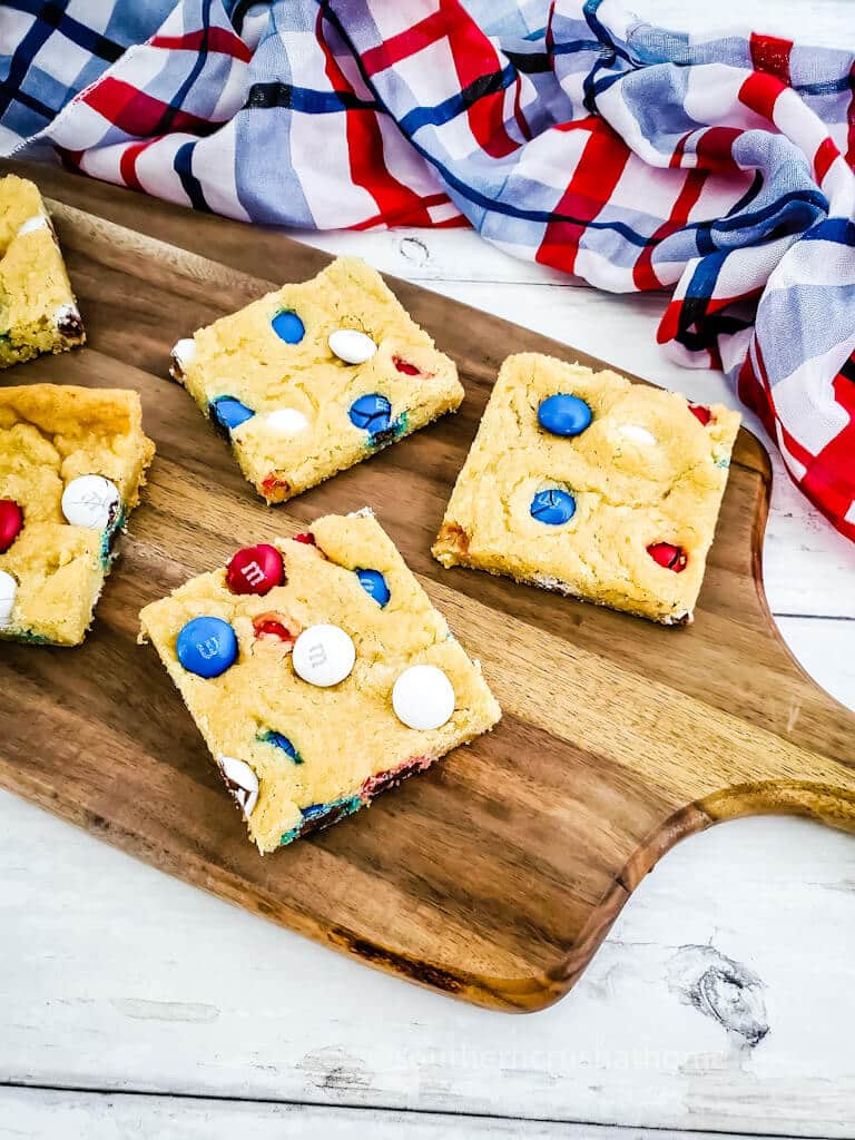 Red White and Blue M&M Cookie Bars - Patriotic Cookies!