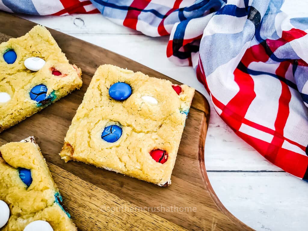 cut sugar cookie bars with m&m's
