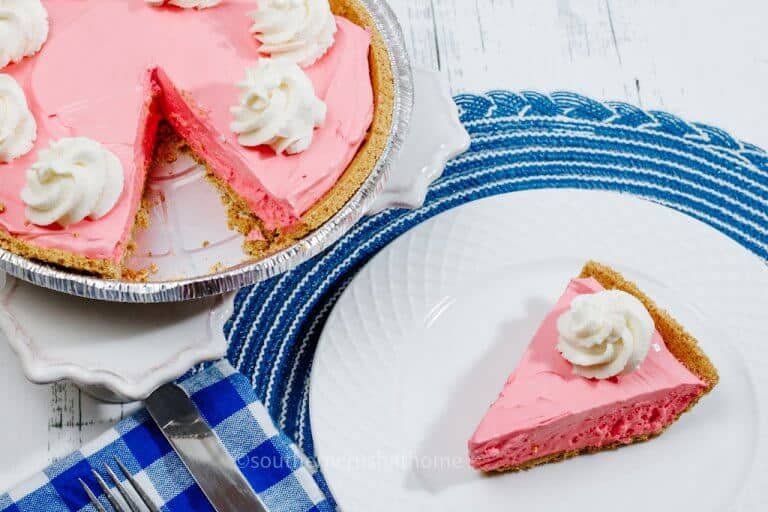 Easy No-Bake 3-ingredient Kool Aid Pie