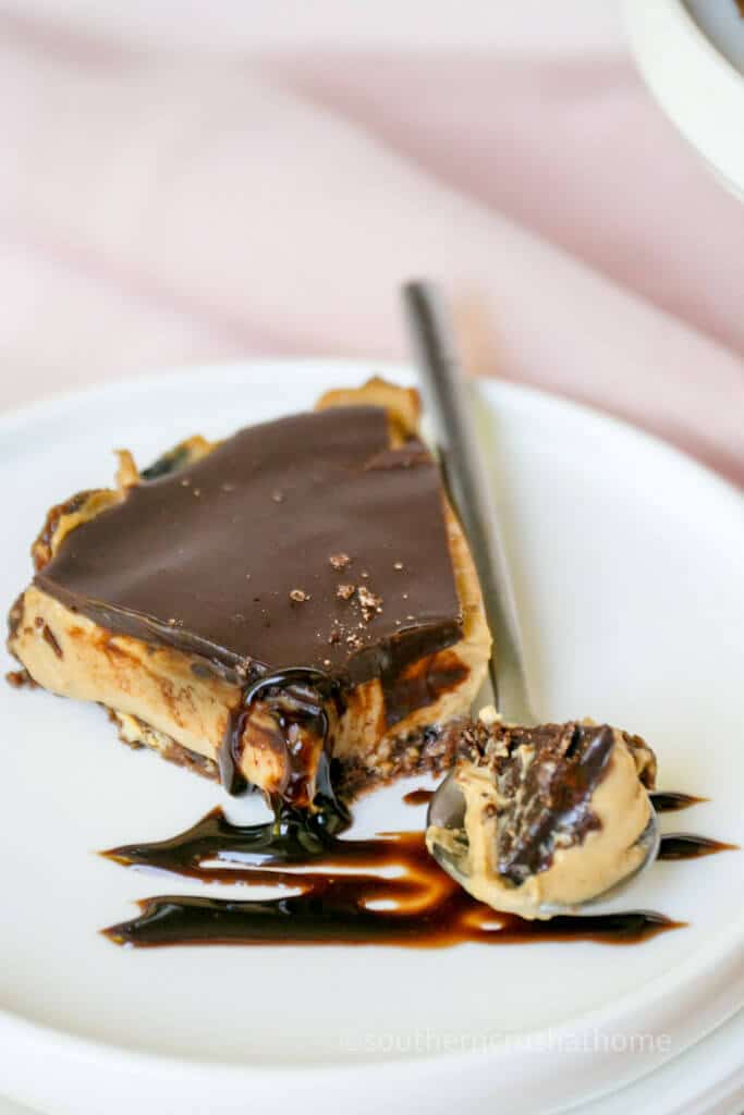 slice of chocolate no bake cheesecake