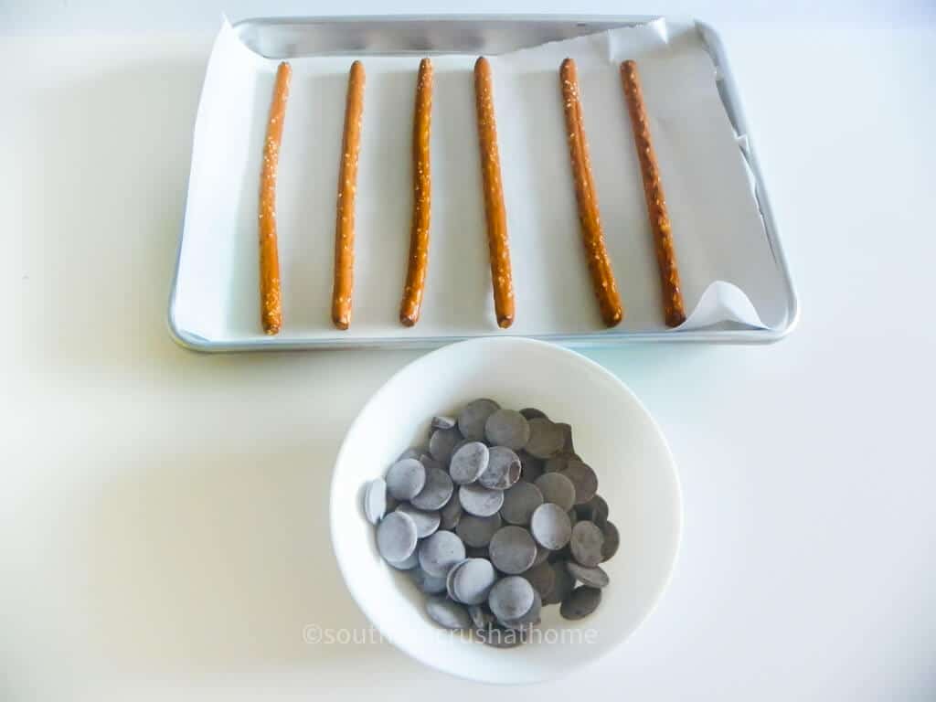 chocolate and pretzel rods