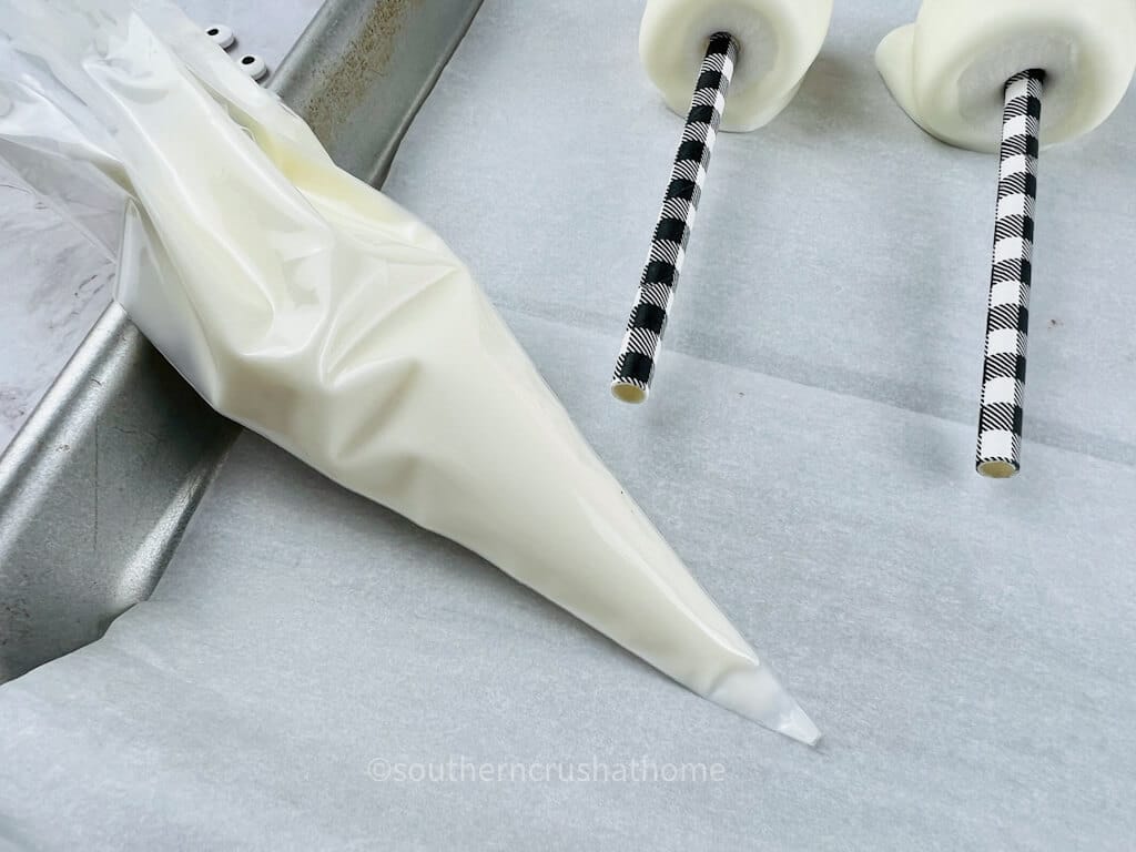 white chocolate in piping bag