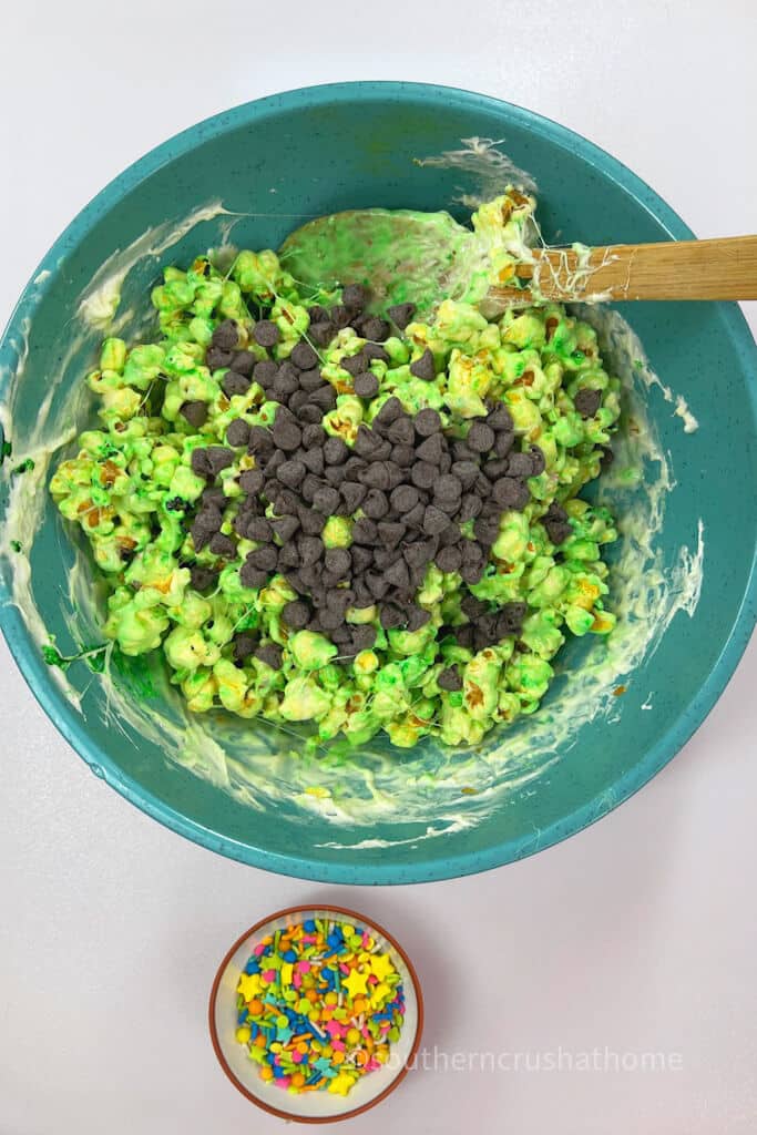 mixing chocolate chips into popcorn