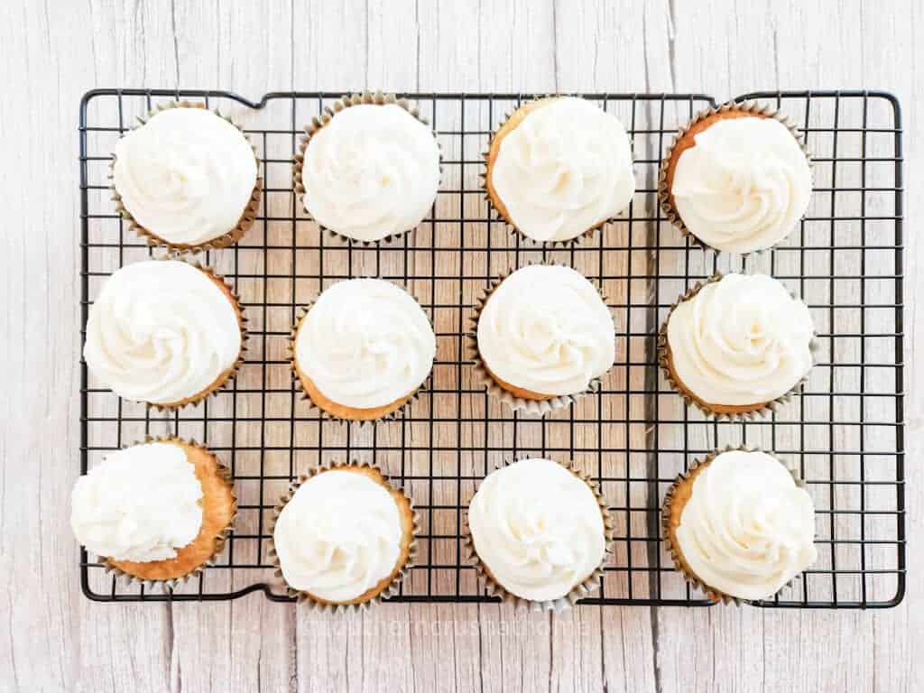 frosted champagne cupcakes