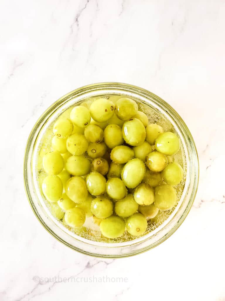 bowl of green grapes