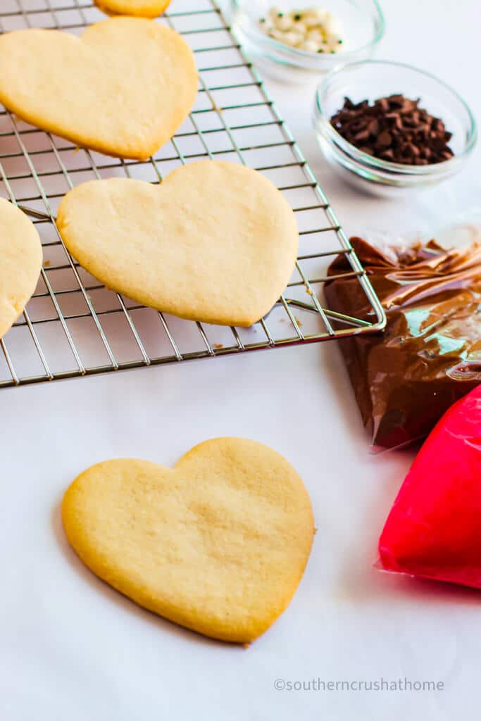 ready to ice heart shaped valentines cookies