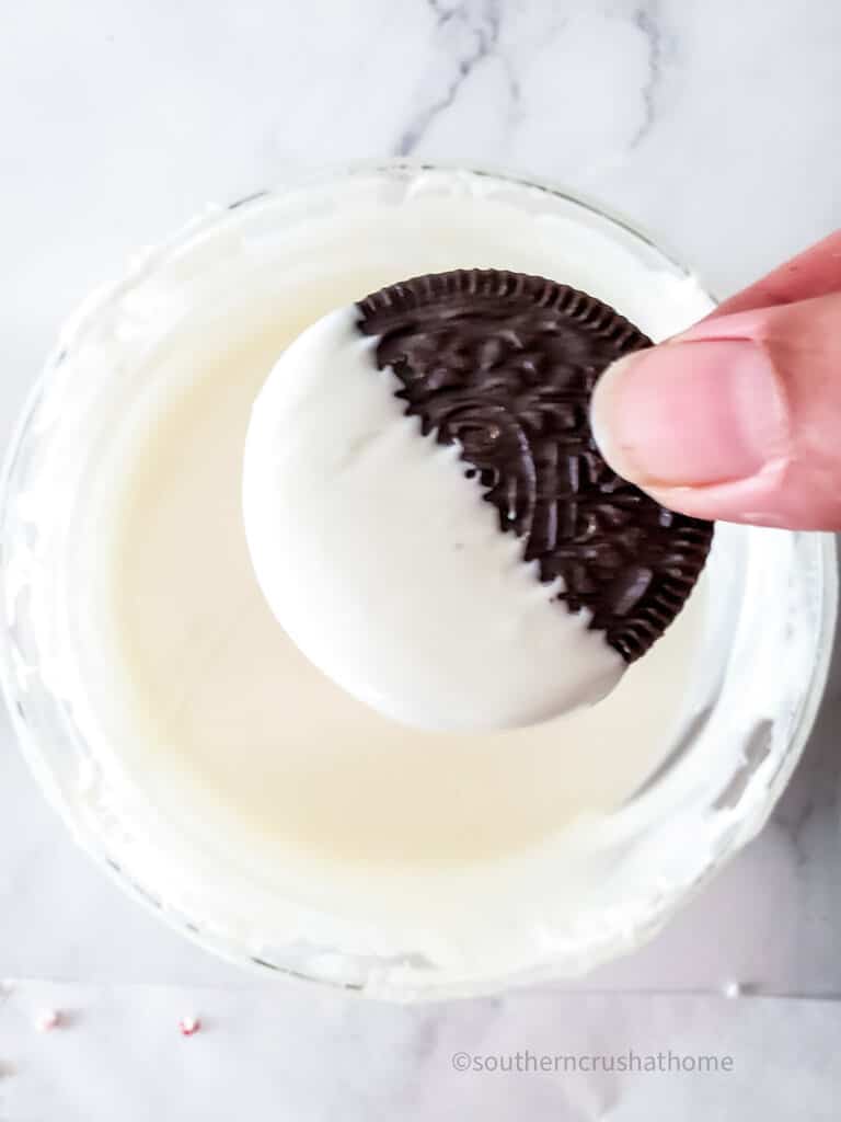 white chocolate dipped oreo