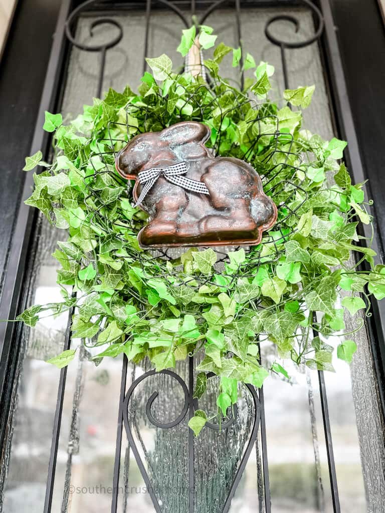 another view of bunny cake pan wreath