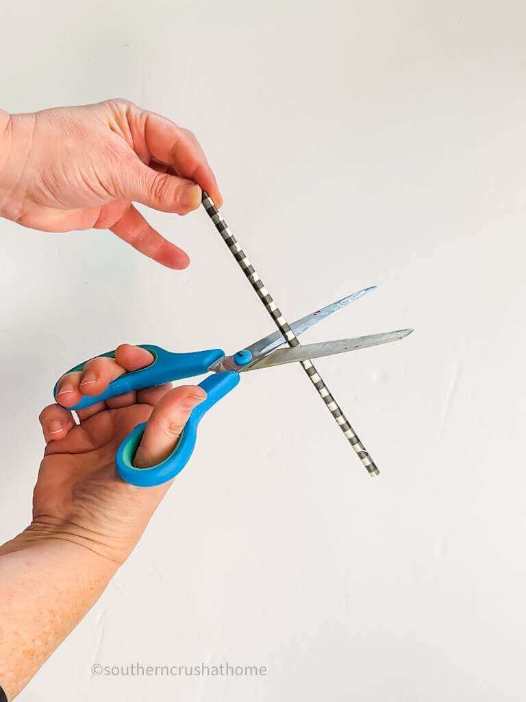 cutting straw with scissors
