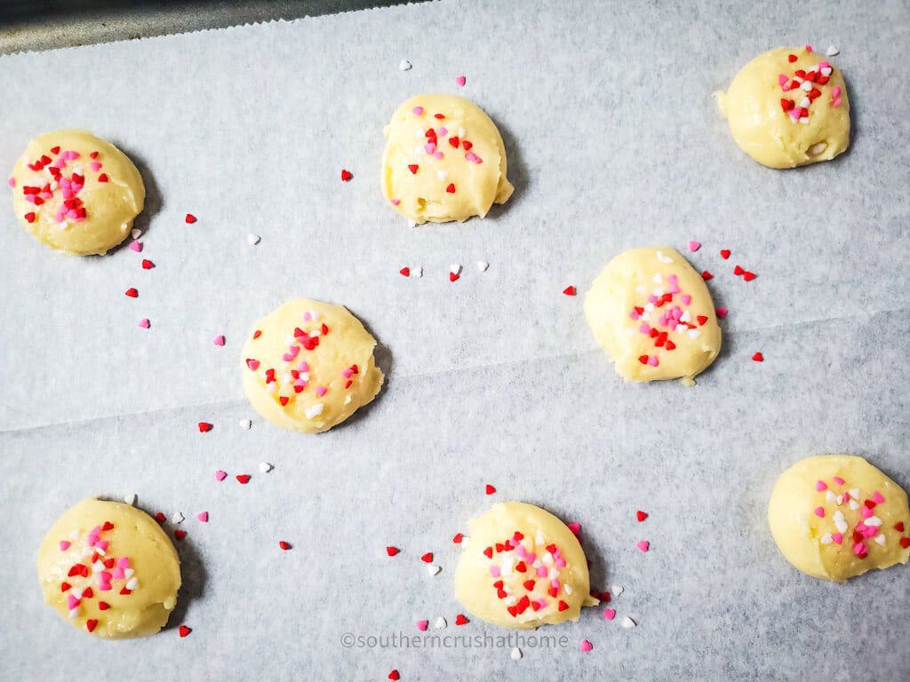 adding sprinkles to top of yellow cake mix cookies
