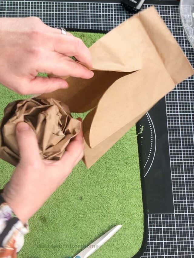 How to Make an Easy Easter Bunny Craft using Paper Bags