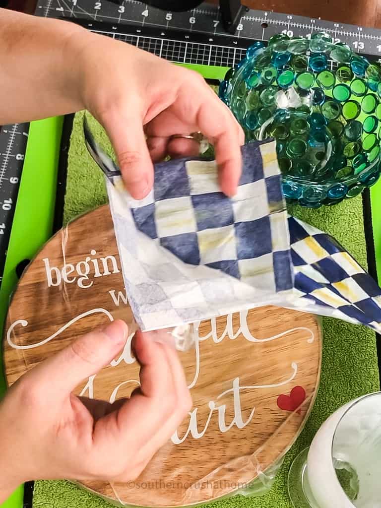 separating a napkin for decoupage