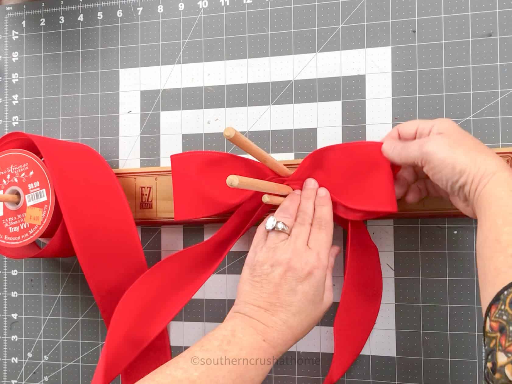making a wreath bow using the EZ bow maker