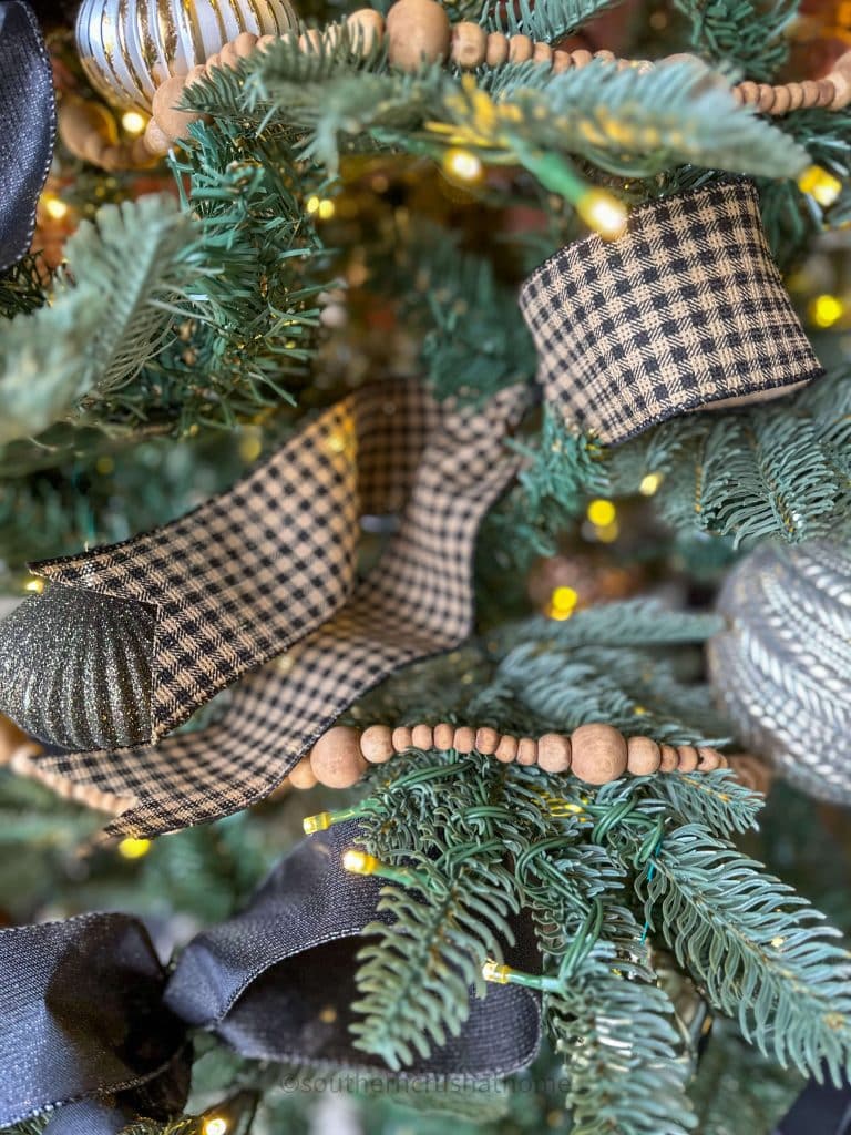 How to Decorate a Rustic Farmhouse Christmas Tree for the Back Porch