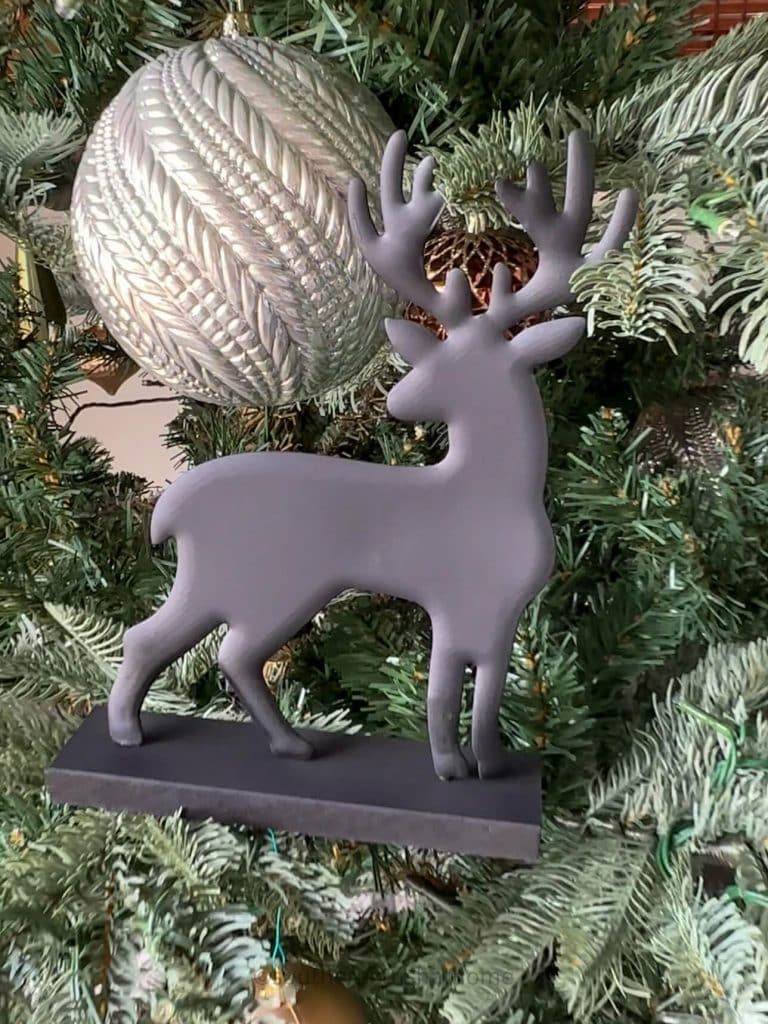How to Decorate a Rustic Farmhouse Christmas Tree for the Back Porch