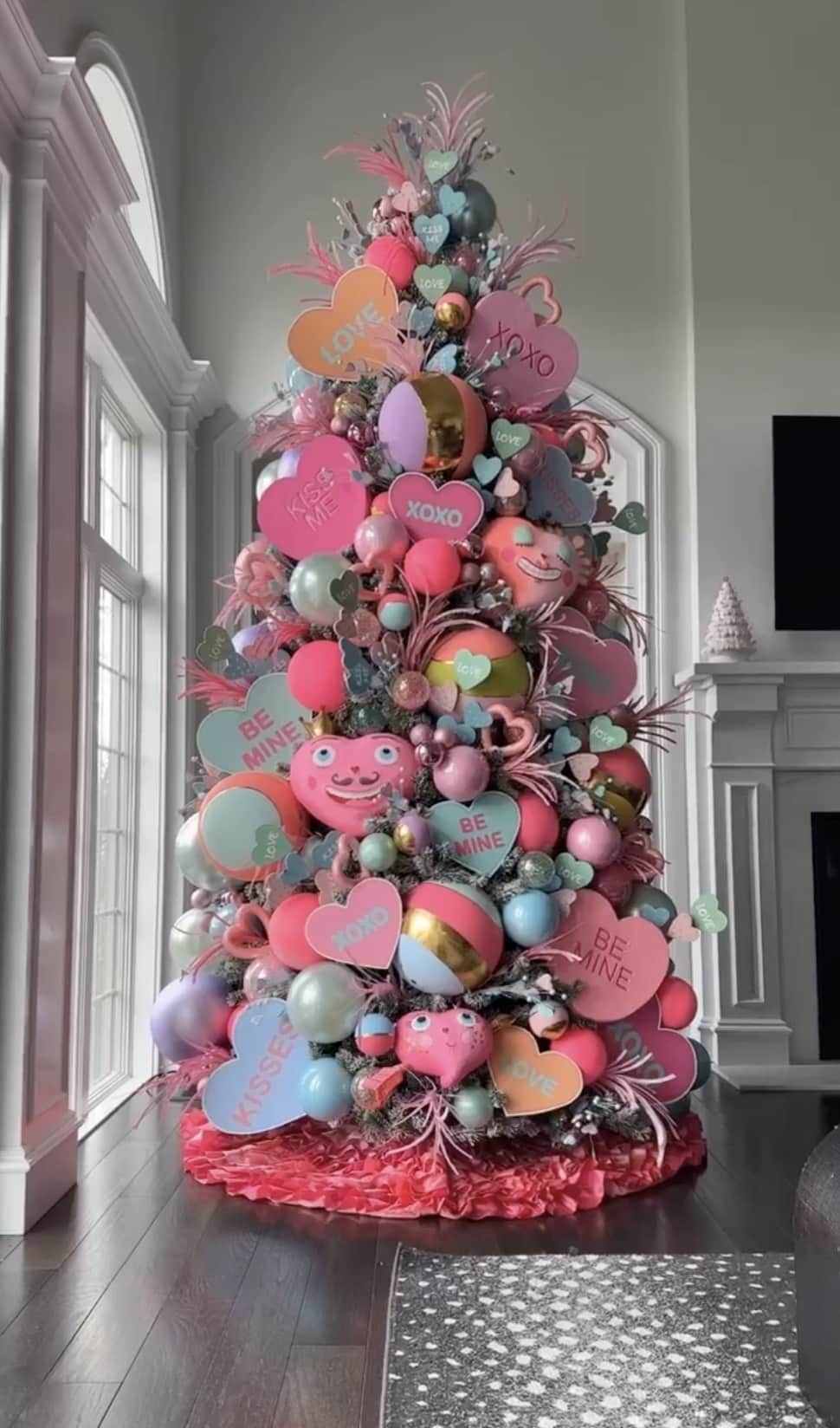 Queen of Hearts valentine tree