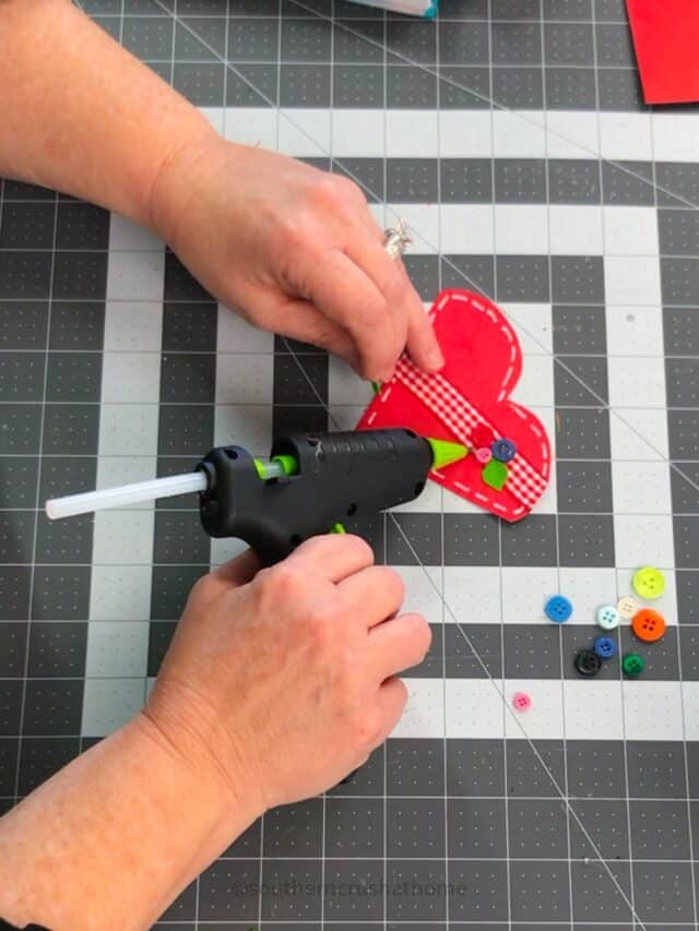 How to Make a Paper Heart Bookmark for Valentine's Day - Southern Crush ...