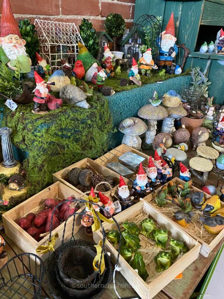 garden art gnomes