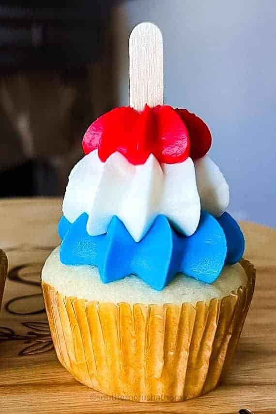 red white and blue cupcakes