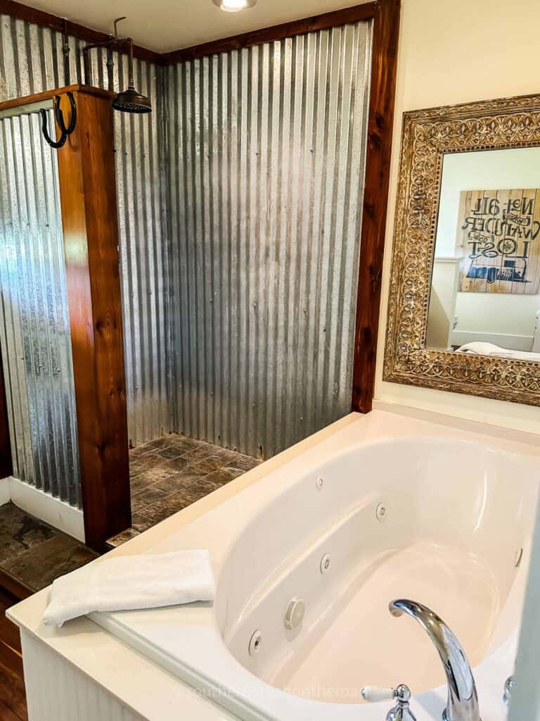 bathroom at wander inn star house