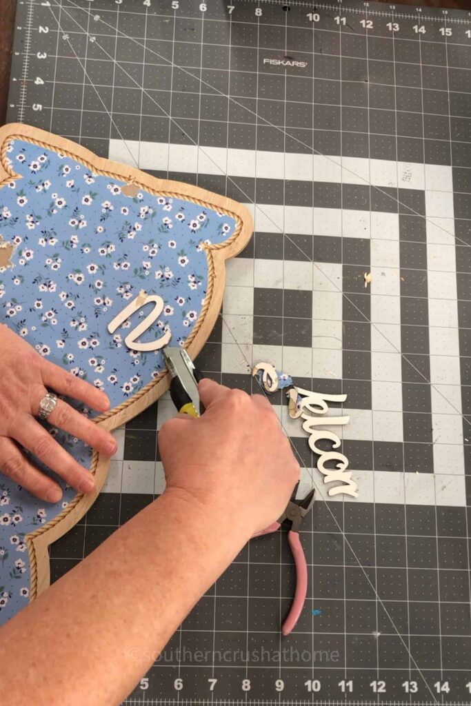removing welcome lettering