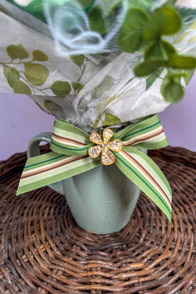 bow on bouquet
