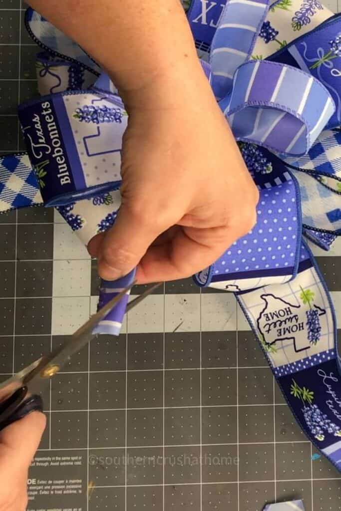 dovetail ribbons at ends