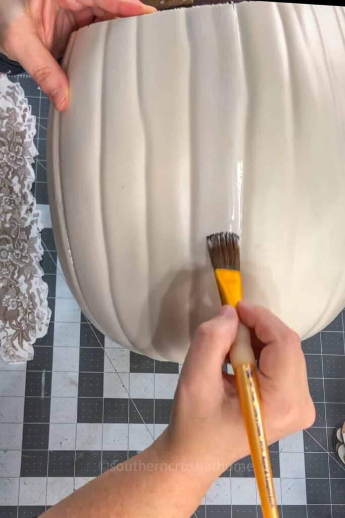 applying mod podge