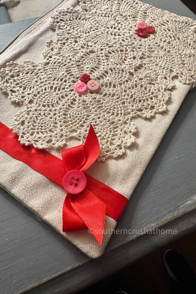 Doily Pouch with bow