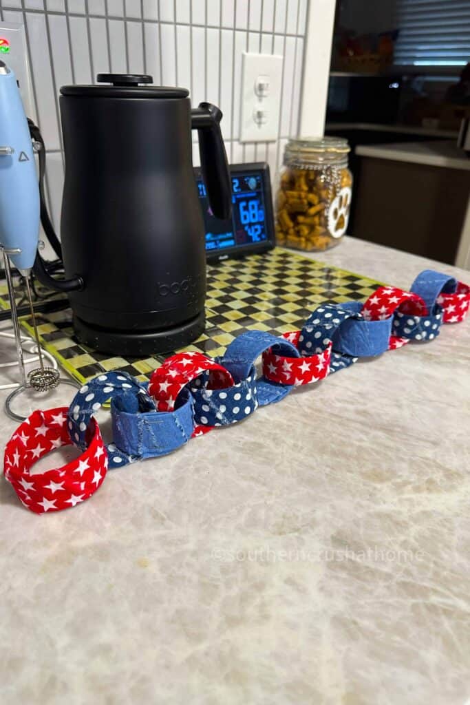 DT Patriotic Home Decor Chopping Mats garland