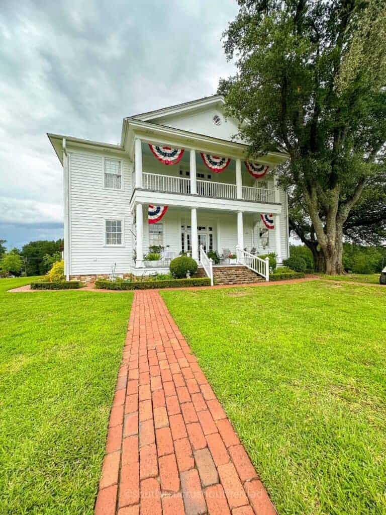 view of front of Roseland Plantation Ben Wheeler TX